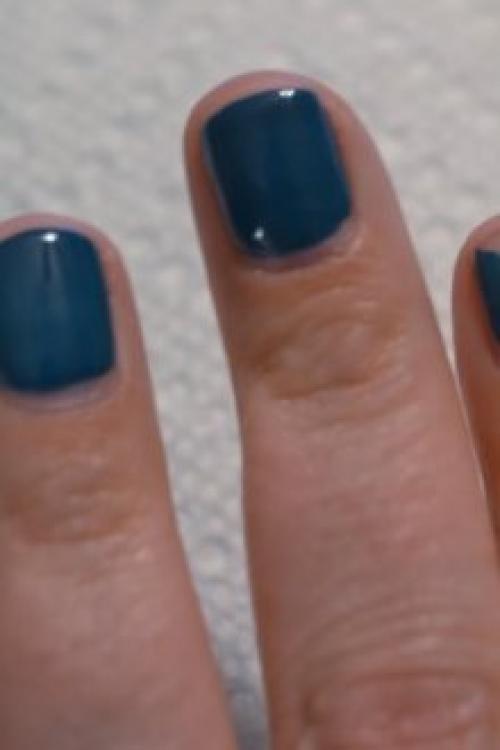 Почему не держится гель на ногтях. Почему отслаивается гель-лак от ногтей: причины и особенности