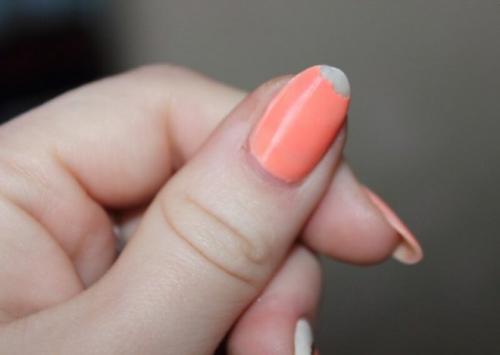 Почему не держится гель на ногтях. Почему отслаивается гель-лак от ногтей: причины и особенности
