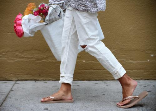 Мюли и броги. Мюли для Юли и броги для Гоги: 10 видов обуви, которая скажет про вас все. Уверены, хотя бы одна такая пара есть в вашем гардеробе 23 Мюли и броги. Мюли для Юли и броги для Гоги: 10 видов обуви, которая скажет про вас все. Уверены, хотя бы одна такая пара есть в вашем гардеробе 23