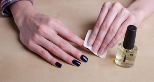 Как снять гель-лак дома ацетоном. Как снимать покрытие гель-лаком с помощью ацетона