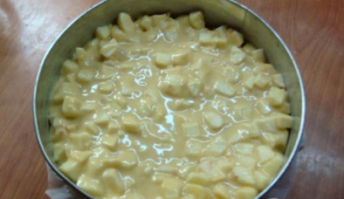 Шарлотка с яблоками рецепт. Шарлотка с яблоками в духовке. Рецепт быстрого приготовления ленивой шарлотки