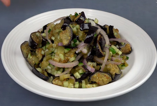 Обалденный салат из баклажанов к шашлыку. Обалденный салат из баклажанов: к шашлыку и не только