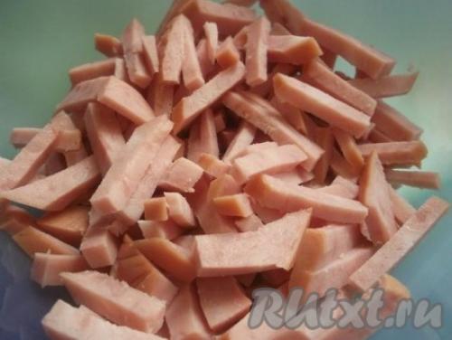 Пирожки из слоеного теста с колбасным сыром. Пирожки из слоеного теста с сыром и колбасой