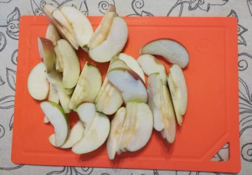 Шарлотка в мультиварке с содой. Пышная шарлотка в мультиварке с яблоками — классический рецепт