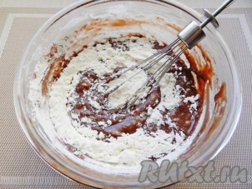 Шоколадно-творожный пирог с шариками. Шоколадный пирог с творожными шариками