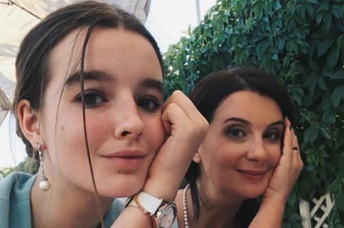 Екатерины стриженовой наряды. Екатерина Стриженова вышла в свет в платье с глубоким декольте и акцентом на талии 01 Екатерины стриженовой наряды. Екатерина Стриженова вышла в свет в платье с глубоким декольте и акцентом на талии 01