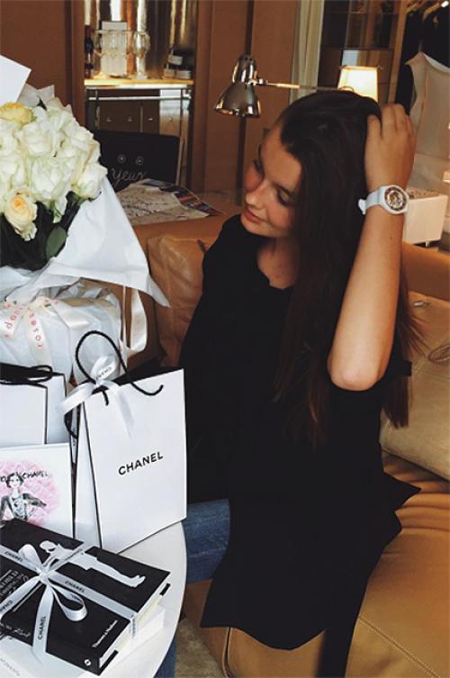 Екатерины стриженовой наряды. Екатерина Стриженова вышла в свет в платье с глубоким декольте и акцентом на талии 05 Екатерины стриженовой наряды. Екатерина Стриженова вышла в свет в платье с глубоким декольте и акцентом на талии 05