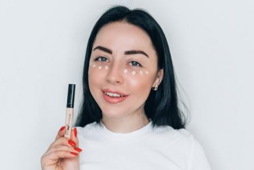 Как убрать тёмные круги под глазами с помощью косметики. Круги ада: учимся маскировать синяки под глазами