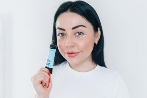 Как убрать тёмные круги под глазами с помощью косметики. Круги ада: учимся маскировать синяки под глазами