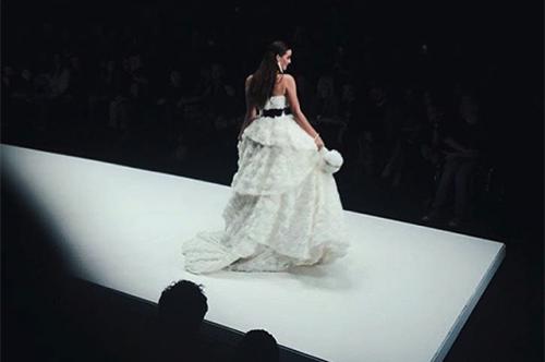 Екатерины стриженовой наряды. Екатерина Стриженова вышла в свет в платье с глубоким декольте и акцентом на талии 07