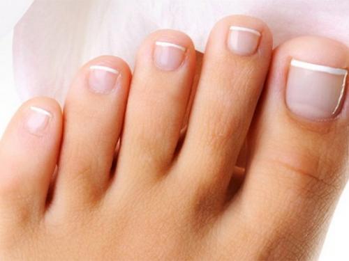 Слоятся ногти на ногах. Почему слоятся ногти на ногах: как бороться с этой проблемой