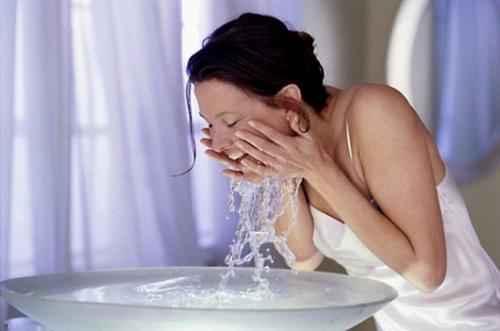 Как быстро снять отек с глаз после слез в домашних условиях. Как быстро снять отек с опухших глаз после слез