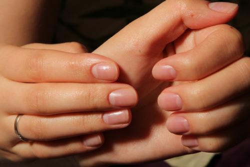 Как снять гель-лак дома быстро. Пошаговая инструкция: как правильно снять гель-лака в домашних условиях.