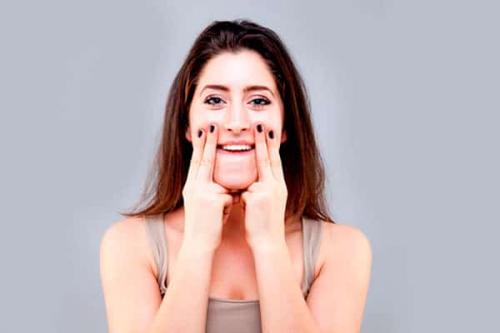 Упражнения для щек и скул. Упражнения для выделения скул