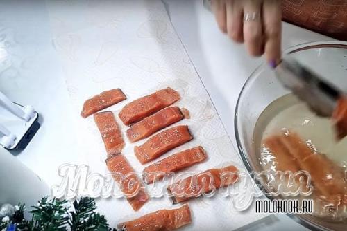 С чем есть соленую горбушу. Как быстро, правильно и безопасно солить свежемороженую горбушу дома, в растительном масле – очень вкусная имитация под семгу всего за 30 минут