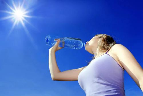 Низкое потребление воды. 9 признаков, что вы пьёте мало воды