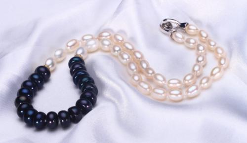 С чем носить жемчужные бусы одну нитку. В каком возрасте носить жемчужные бусы?