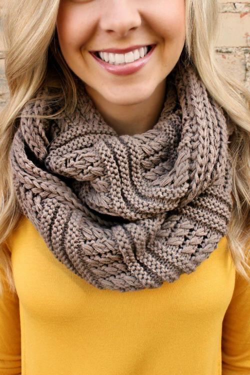 Вязаный шарф хомут схема вязания спицами. Как красиво связать круговой шарф снуд спицами? 32