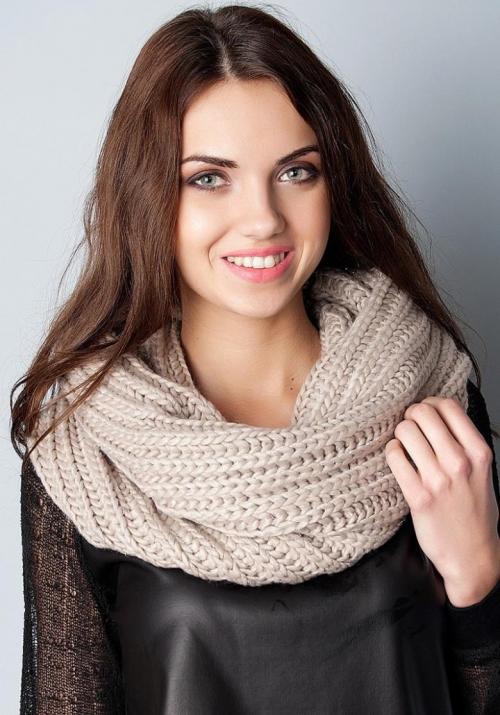 Вязаный шарф хомут схема вязания спицами. Как красиво связать круговой шарф снуд спицами? 27