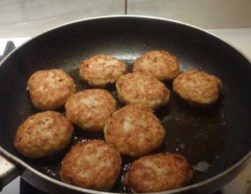 Котлеты из грудки куриной рецепт. Куриные котлеты из грудок с манкой и без хлеба