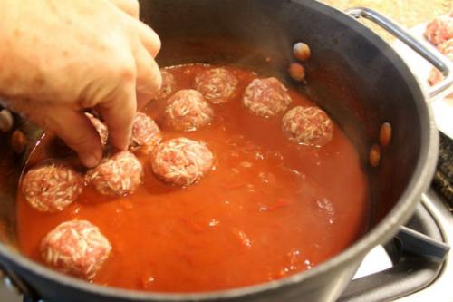 Тушеные куриные котлеты. Как потушить котлеты на сковороде