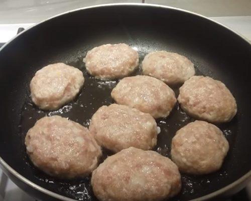 Котлеты из грудки куриной рецепт. Куриные котлеты из грудок с манкой и без хлеба