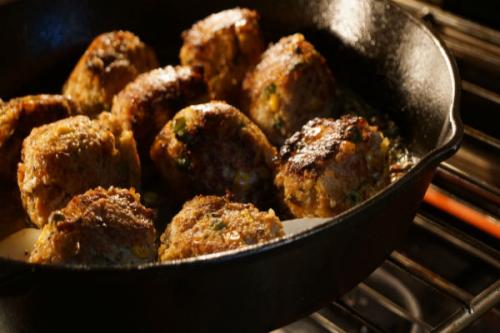 Тушеные куриные котлеты. Как потушить котлеты на сковороде