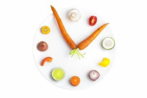 Питание для девушек фитнес. Мечта многих женщин иметь красивую подтянутую спортивную фигуру. И с приближением пляжного сезона многие из нас серьезно задумываются о том, как бы убрать лишние килограммы и сантиметры с талии. Некоторые ищут идеальное питание для похудения, кто-то приобретает клубную карту в фитнес зал и записывается на групповые тренировки, поскольку спортивные занятия повышают настроение, снимают усталость, сжигают калории и придают нашим мышцам тонус.