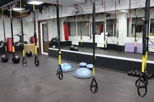 Trx тренировка для похудения. ТRX петли: плюсы и минусы тренажера + 15 упражнений для тренировки