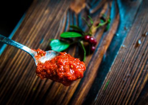 Аджика из красной рябины. Самое время собирать красную рябину: наша находка этого сезона - лесная аджика