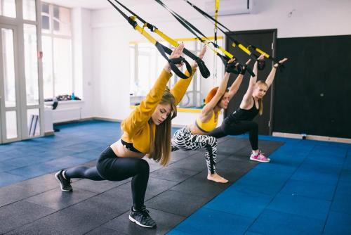 Trx плюсы и минусы. Тренировки TRX: плюсы и минусы занятий на стропах