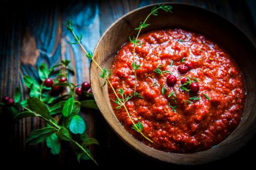 Аджика из красной рябины. Самое время собирать красную рябину: наша находка этого сезона - лесная аджика