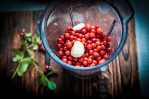 Аджика из красной рябины. Самое время собирать красную рябину: наша находка этого сезона - лесная аджика