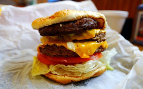 Сколько в чизбургере калорий. Сколько калорий в чизбургере