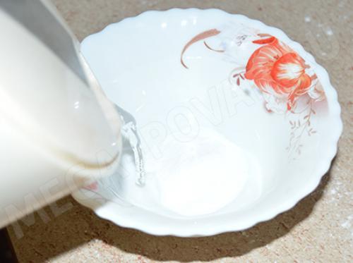 Оладьи на кефире без яиц на дрожжах. Пышные оладьи на кефире без яиц