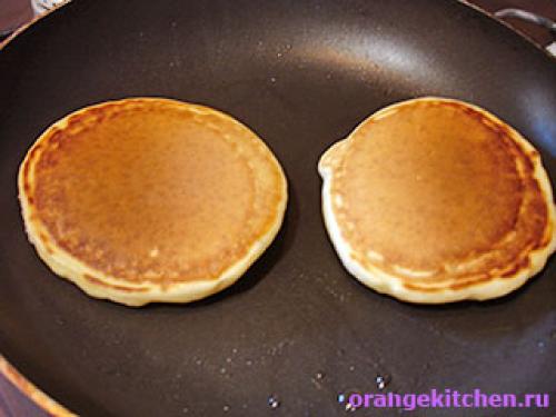 Оладьи без яиц на кефире пышные. Пышные оладьи на кефире без яиц