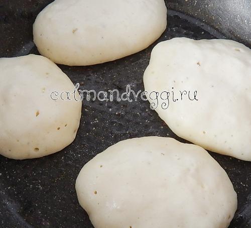 Оладьи без яиц пышные рецепт кефир 300 грамм. Пышные оладьи без яиц на кефире — простой и быстрый рецепт