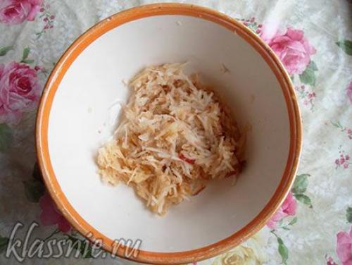 Оладьи на кефире без яиц с яблоками.