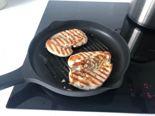 Куриная грудка и куриное филе это одно и тоже. Божественное куриное филе или курогрудь??