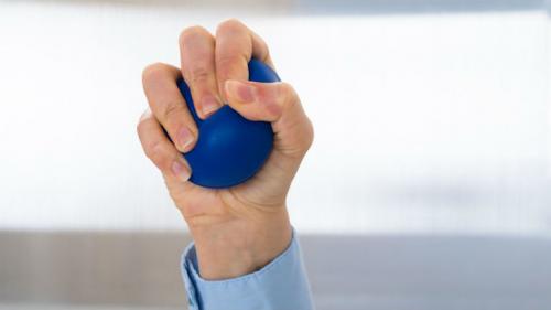 Артроз кисти руки симптомы и лечение народным методом. Особенности лечения артроза кистей рук в домашних условиях 02 Артроз кисти руки симптомы и лечение народным методом. Особенности лечения артроза кистей рук в домашних условиях 02