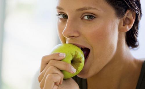 Почему нельзя есть яблоки на ночь. Можно ли есть яблоки на ночь?