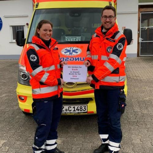 Побудьте дома за вами приедут. Флешмоб врачей: Я остаюсь на работе для вас. Вы же оставайтесь дома для нас (14 фото)