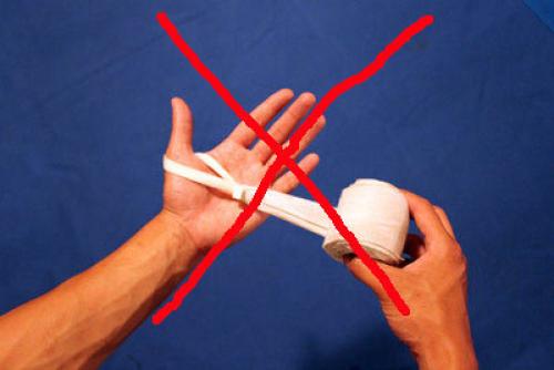 Как забинтовать большой палец на руке. Как забинтовать палец на руке и ноге, правильная перевязка бинтом, как зафиксировать руку эластичной повязкой