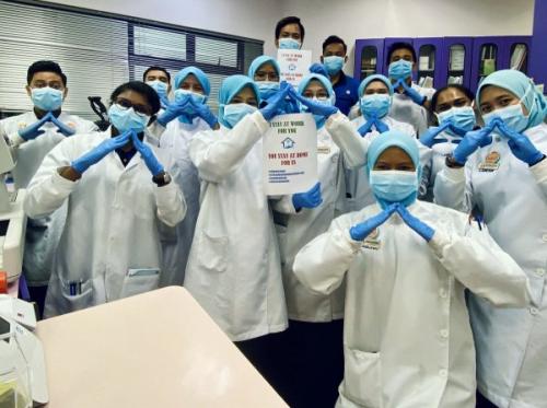 Побудьте дома за вами приедут. Флешмоб врачей: Я остаюсь на работе для вас. Вы же оставайтесь дома для нас (14 фото)