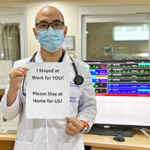 Побудьте дома за вами приедут. Флешмоб врачей: Я остаюсь на работе для вас. Вы же оставайтесь дома для нас (14 фото)