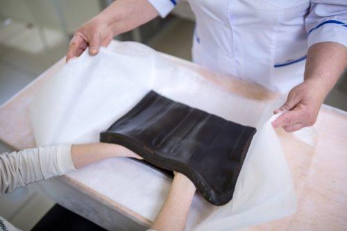 Лечение суставов озокеритом. Использование Озокерита для суставов и отзывы о результатах