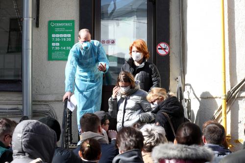 Как берут анализ на коронавирус у людей. Где и как можно сдать анализы на коронавирус?