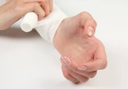 Болит запястье чем мазать. Что делать при боли в запястье