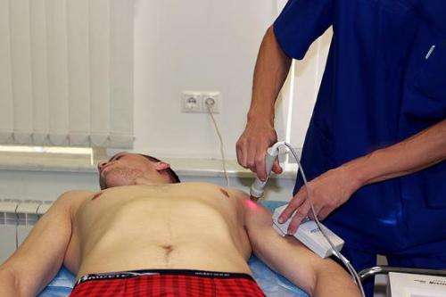 Болит и хрустит плечо. Хруст в плечевом суставе при поднятии руки 10 Болит и хрустит плечо. Хруст в плечевом суставе при поднятии руки 10