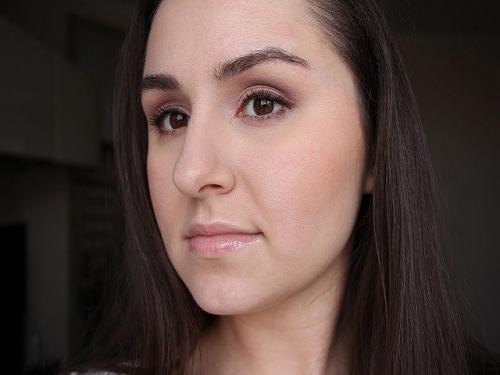 Какие особенности лица следует учитывать при выборе румянца. Как подобрать косметику по текстуре и форме выпуска